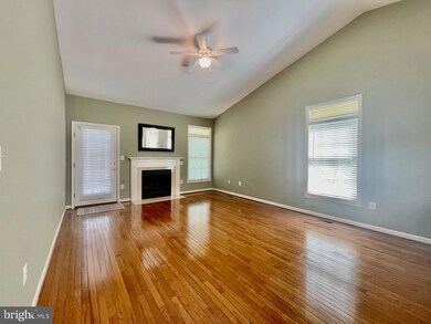 246 N View Cir, Warrenton, VA 20186 - photo 7