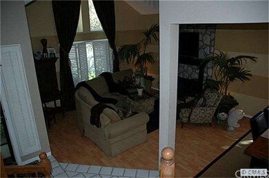 Entry/Living Room