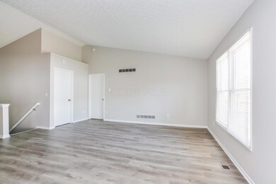 004-photo-living-room-10860854