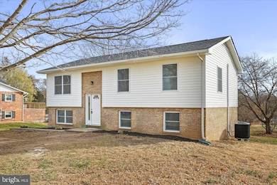 672 Montmorency Dr, Bunker Hill, WV 25413 - photo 2