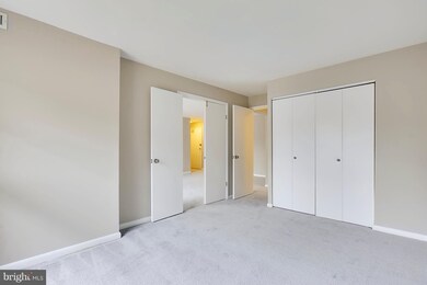 1954 Kennedy Dr unit 202, McLean, VA 22102 - photo 6