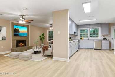 1304 Estelle St, Hattiesburg, MS 39402 - photo 4