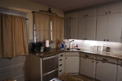 2421 Marguerite St, Bay City, TX 77414 - photo 6