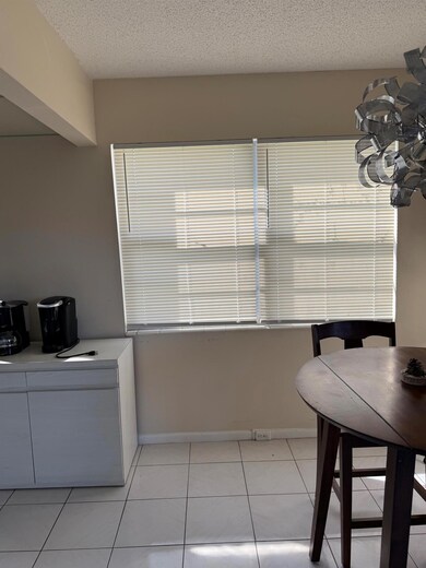 186 Suffolk E unit 186, Boca Raton, FL 33434 - photo 3