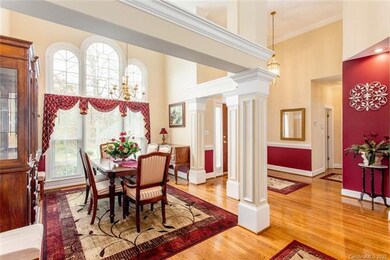 Architectural details in dining room
