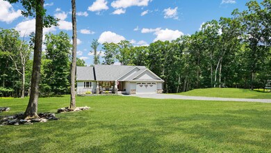 190 Locust Dr, Milford, PA 18337 - photo 3