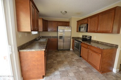 115 Brookdale Plaza, Jacksonville, NC 28546 - photo 4