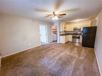 944 N Storer Ave unit 6, Fayetteville, AR 72701 - photo 2