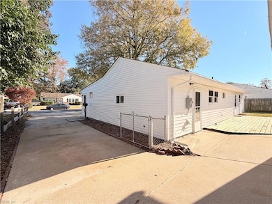 Long, wide driveway to the detached garage