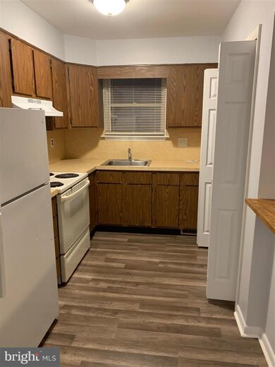 633 Andrews Ave unit SECOND FLOOR, Darby, PA 19023 - photo 3