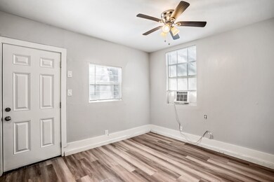 8209 Bangle St unit A, Houston, TX 77012 - photo 6