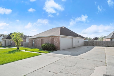 18113 Martha Dr, Zachary, LA 70791 - photo 2
