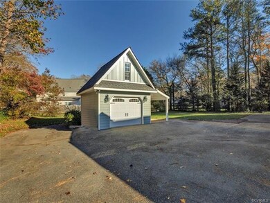 Detached garage/carriage house (upstairs used for 