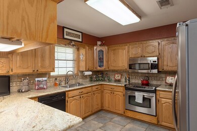 469 Sanches Rd, Lufkin, TX 75904 - photo 5