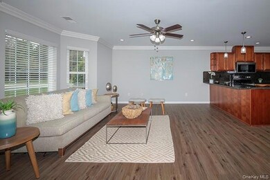 2005 Dolphin Ln unit 2005, Holbrook, NY 11741 - photo 5