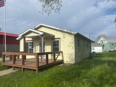 117 N Vermilion St, Potomac, IL 61865 - photo 3