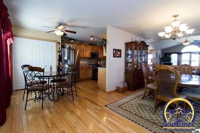 805 SE 44th St, Topeka, KS 66609 - photo 3