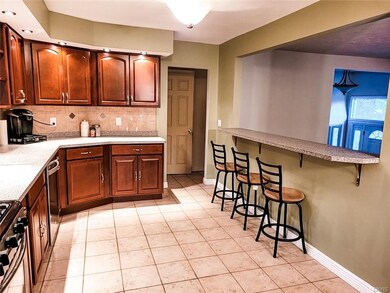 Kitchen with Breakfast Bar