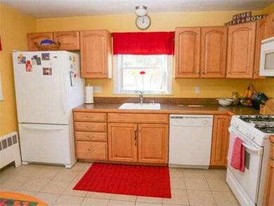 65 Willard St, Lowell, MA 01850 - photo 5