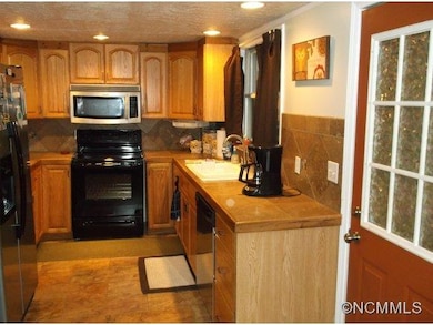 72 Appalachian Ave, Hendersonville, NC 28792 - photo 2