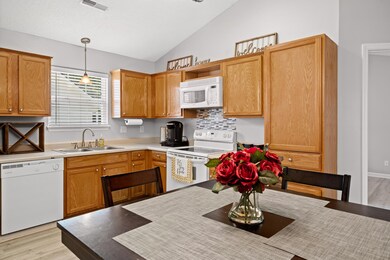 471 Courtland Dr, Summerville, SC 29483 - photo 7