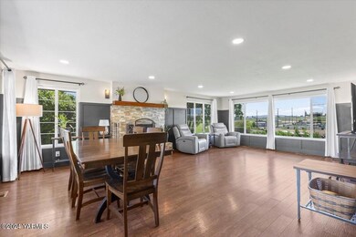 6- Living room & Dining Room