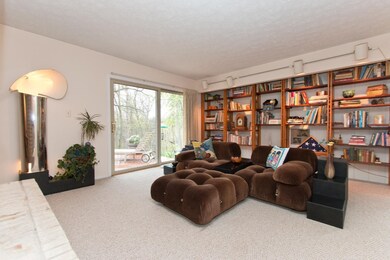 018 living room - IMG_8571