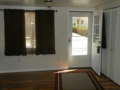 Entry/Foyer. 2822 Poplar Street Entry