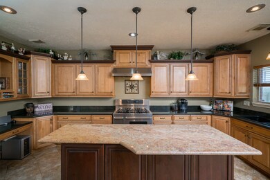 1908 N Mission Cir, Friendswood, TX 77546 - photo 6