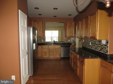 2451 Fox Stream Ln, Herndon, VA 20171 - photo 7