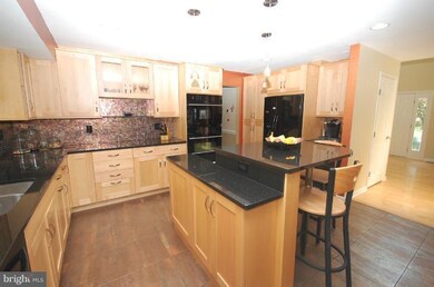 6987 Newberry Dr, Columbia, MD 21044 - photo 2