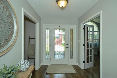 Bonus to the L (as you walk in), dining to R