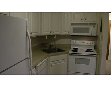 14 Hallmark Gardens unit 2, Burlington, MA 01803 - photo 2