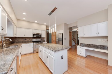 2656 Freeland Cir, Naperville, IL 60564 - photo 6