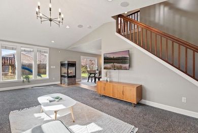 Tom Standish Real Estate 6-web-or-mls-Ri