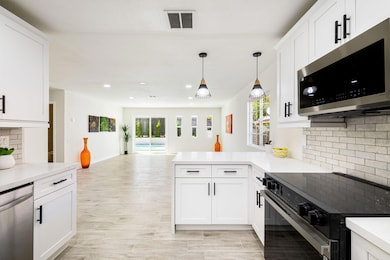 25-web-or-mls-DF_Emerald_OPMG_0225_025