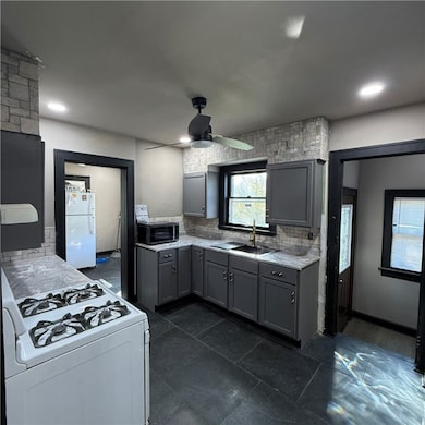 1010 Lincoln Park Dr, Decatur, IL 62522 - photo 2