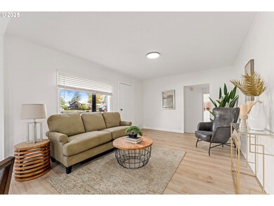 2080 College Way, Medford, OR 97504 - photo 4