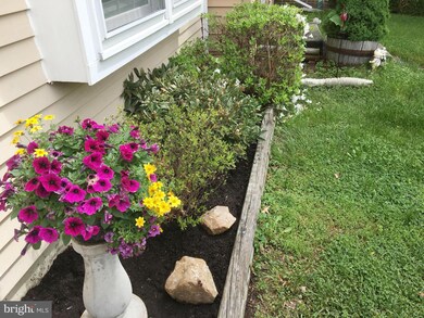 8617 Spring Creek Ct, Springfield, VA 22153 - photo 3