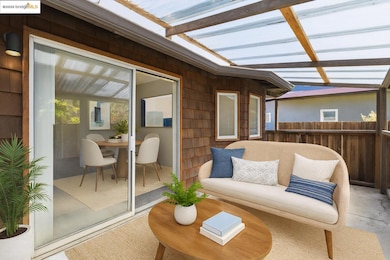 6630 Macarthur Blvd unit 2, Oakland, CA 94605 - photo 2