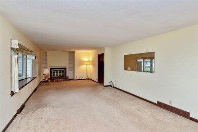 3700 2nd Ave SW, Cedar Rapids, IA 52404 - photo 3