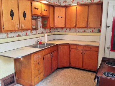 114 Jones St, Aliquippa, PA 15001 - photo 4