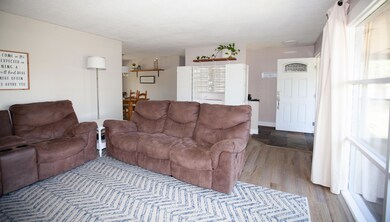 302 NW Dogwood Ave, Redmond, OR 97756 - photo 5