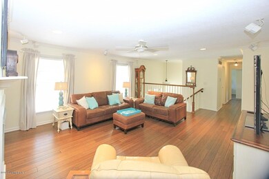 10105 Clearcreek Louisville home for sal