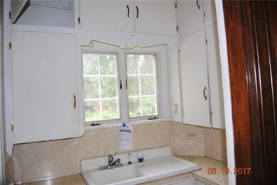 469 Winter St, Woonsocket, RI 02895 - photo 4