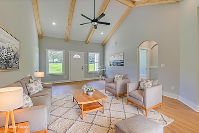 07-107 - Living Room  - 3