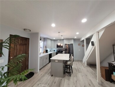 16780 Green Tree Blvd unit 4, Victorville, CA 92395 - photo 4