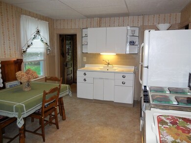 33 Temple St, Holyoke, MA 01040 - photo 4