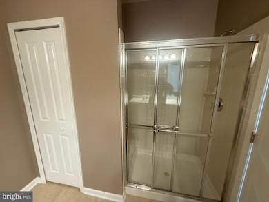 8470 Ice Crystal Dr unit B, Laurel, MD 20723 - photo 3