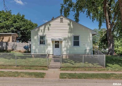 3702 N Sturdevant St, Davenport, IA 52806 - photo 2